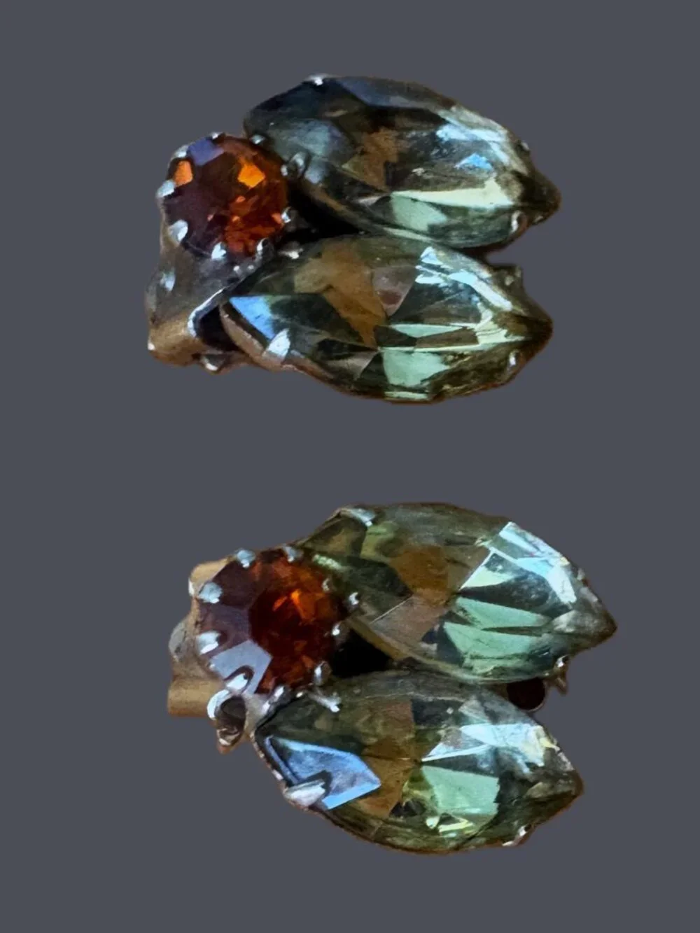 Vintage Rhinestone Light-Green Saphire-Crystals with Red Garnet Clip-on Earrings